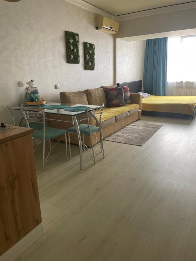Арбат Apartment Alma-Ata Buitenkant foto