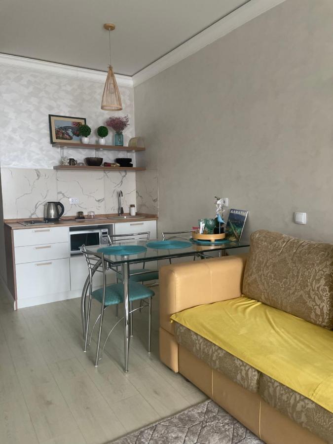 Арбат Apartment Alma-Ata Buitenkant foto